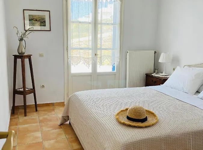 Vintage Lover's Getaway 펜션 안디파로스