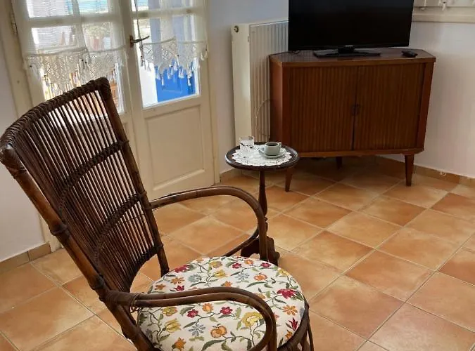 펜션 Vintage Lover's Getaway 안디파로스